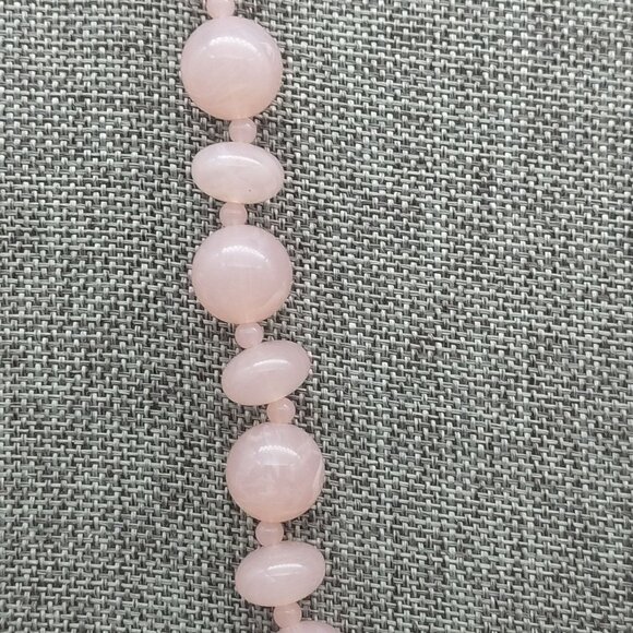 Vintage Pink Plastic Bead Collar Strand Necklace Large Floral Center Bead 18" - Picture 9 of 11